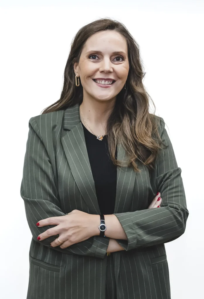 Cláudia de Faria Bravo (Presidente)